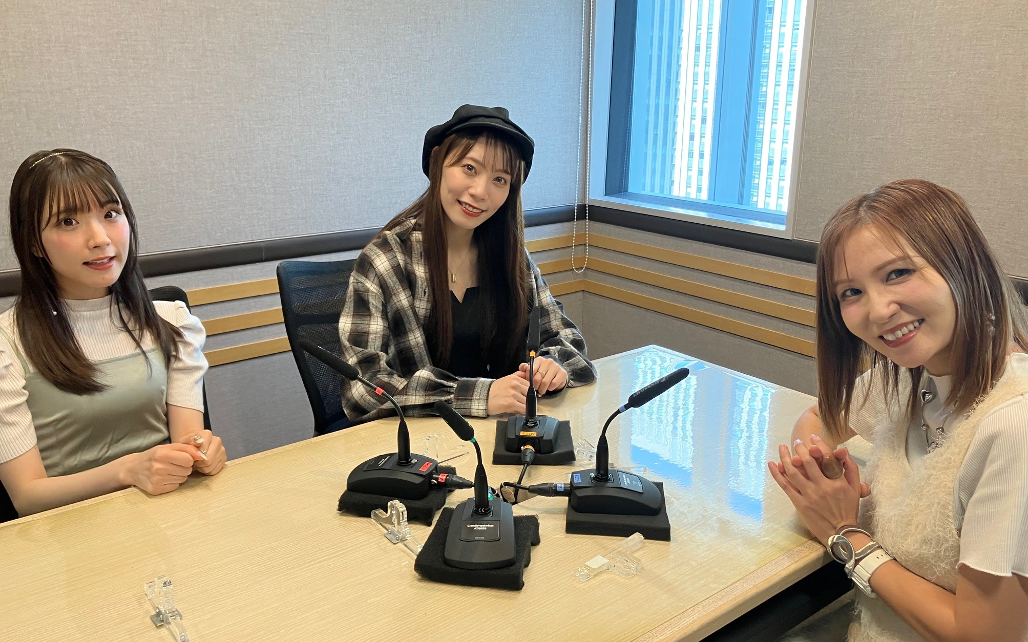 10/16のアニ☆ジュエル 　オープニングソングは「BLUE desire」です♪