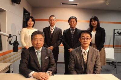 代表取締役社長の浦壁昌広様、経営企画部の皆様と。