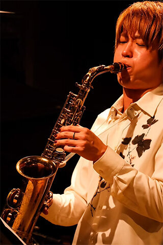 320x480_ShunyaNakabayashi_prof.jpg