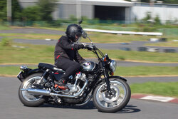 riders_221025_4.JPG